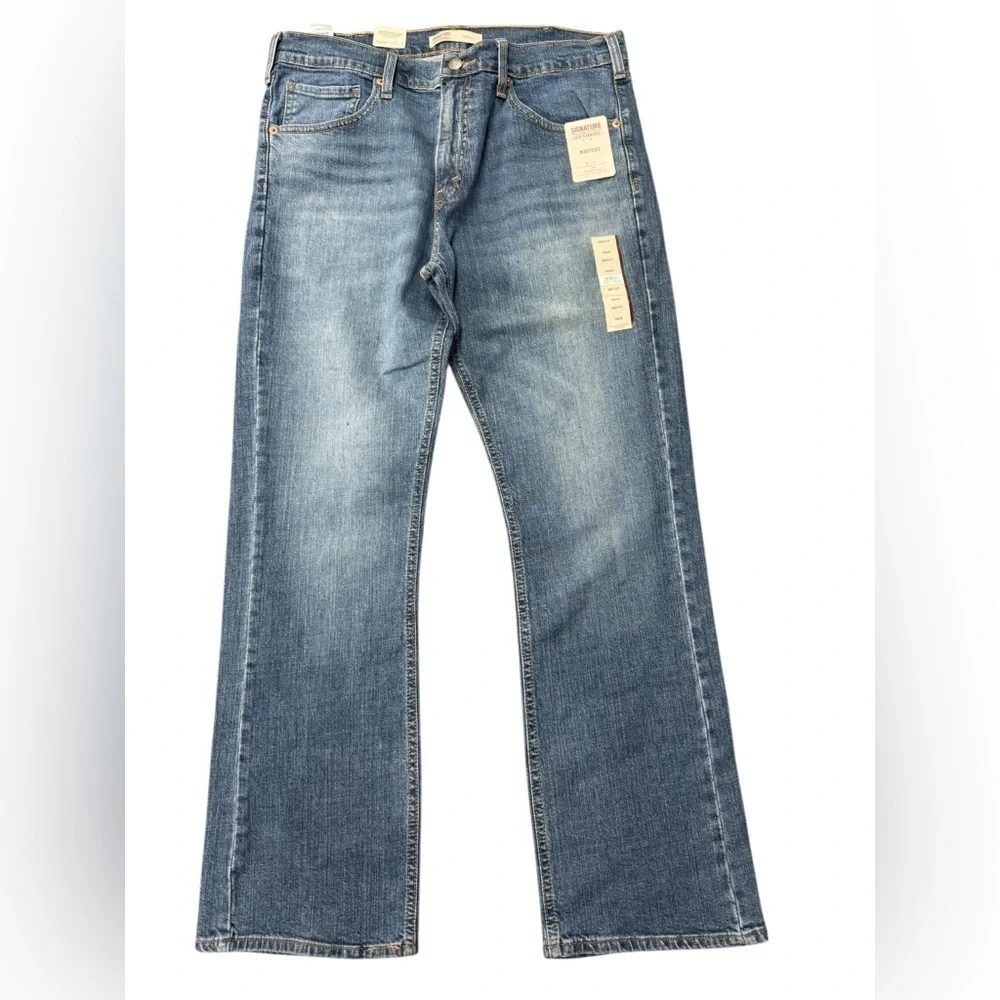 Men’s Signature Levi Strauss bootcut denim jeans NWT Size 34 x 32